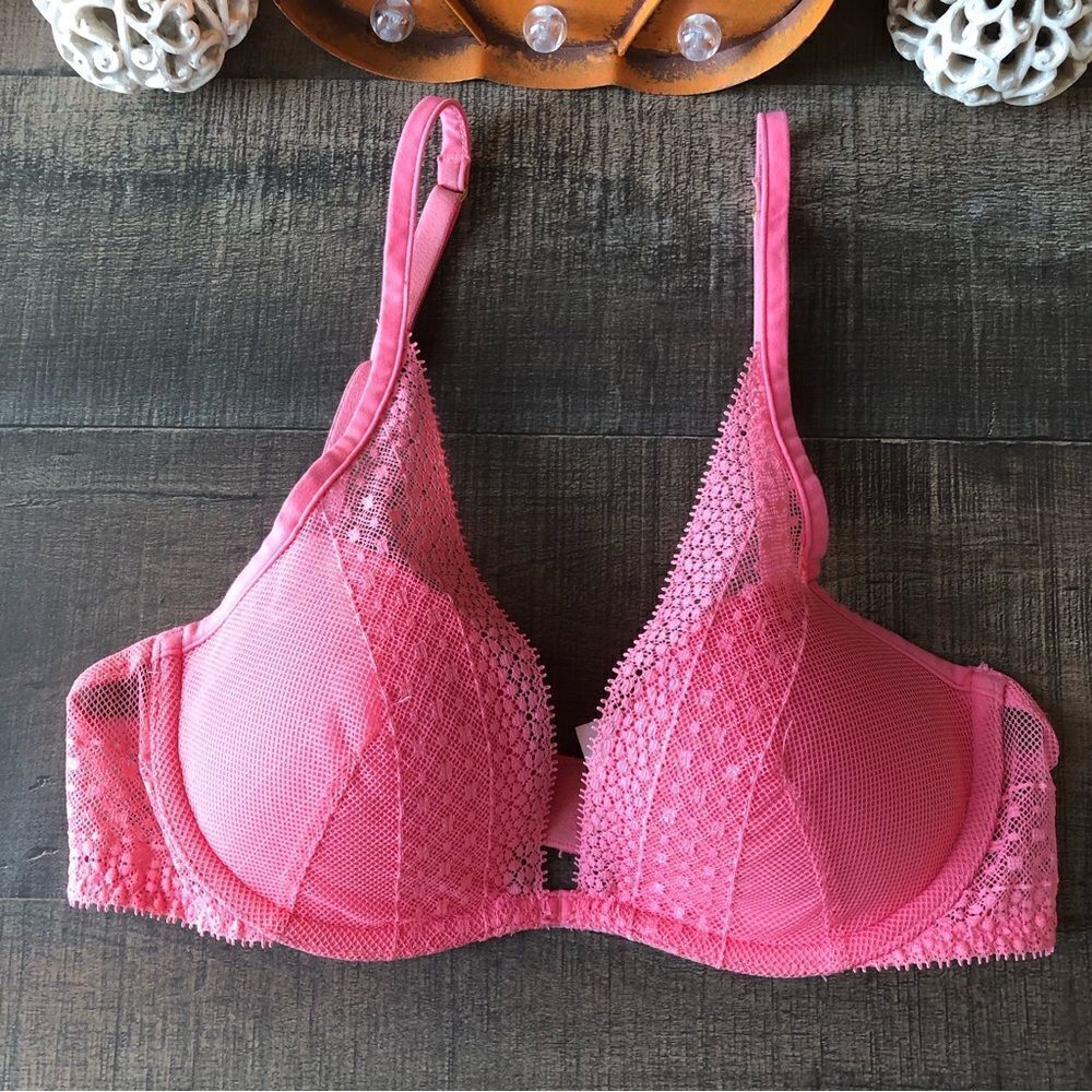 Victoria’s Secret Plunge Bra 34B